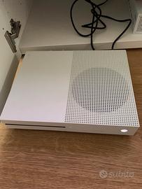 Xbox one s 1tb + gioco CTR in omaggio