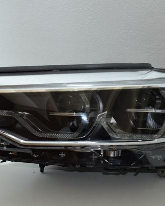 Faro sinistro BMW 5 (G30/G31) 3.0 D