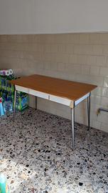 Tavolo in formica 
