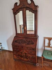 Cassettiera con vetrinetta (Trumeau)