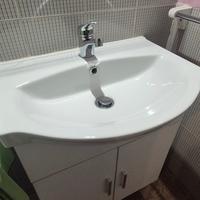 Mobile bagno sospeso con lavabo e specchio 