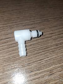 RACCORDO A GOMITO CON VALVOLA AD INNESTO