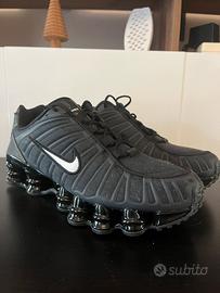 Nike Shox R4 Black/White-Metallic Gold mai indosst