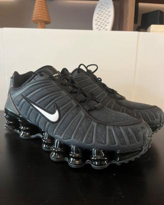 Nike Shox R4 Black/White-Metallic Gold mai indosst