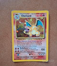 Carta Pokemon rara Charizard Holo set base 4/102