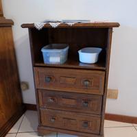 Mobiletto in legno massello vintage