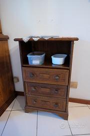 Mobiletto in legno massello vintage