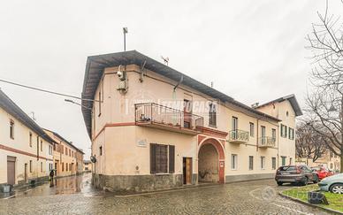 Tre Locali, Piazza Garibaldi