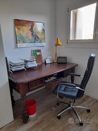 Scrivania in legno massiccio