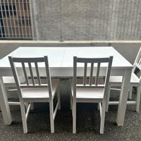 Tavolo e sedie cucina