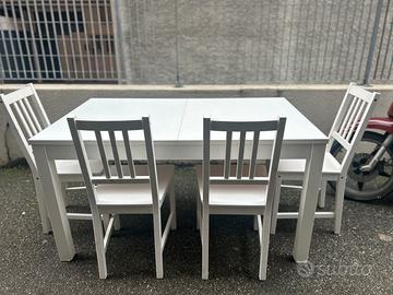 Tavolo e sedie cucina