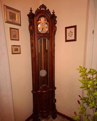 Orologio a pendolo angolare con anta e chiave