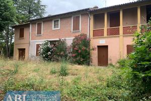 Villa di 700 m² con più di 5 locali a Faenza