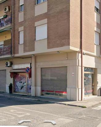 Locale commerciale su strada Tripla vetrina