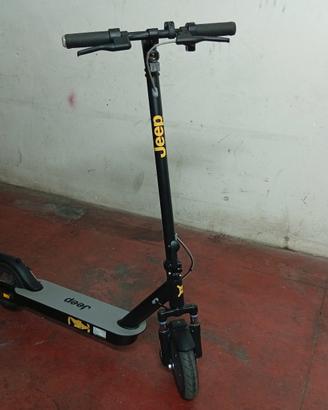 MONOPATTINO ELETTRICO JEEP JAF 