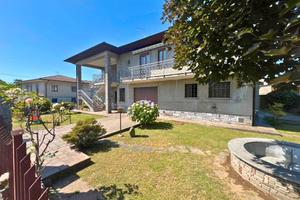 Villa trifamiliare