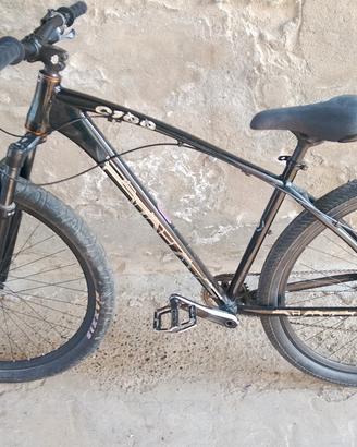 mountain bike Collective Bikes C100 pro.