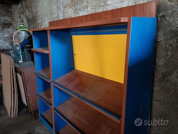 Due espositori in legno