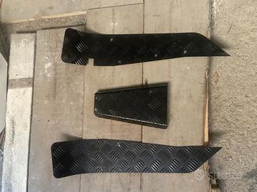 pedane mandorlate per vespa 50 pk xl, mai usate.