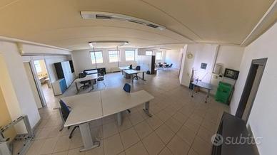 Ufficio molto luminoso nella zona industriale