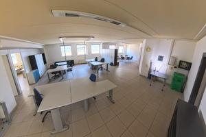 Ufficio molto luminoso nella zona industriale