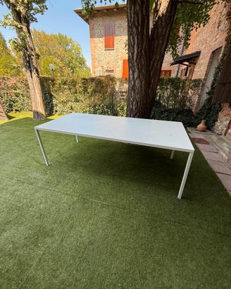 Tavolo calligaris in metallo bianco