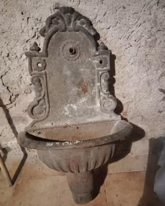 Fontana antica in ghisa