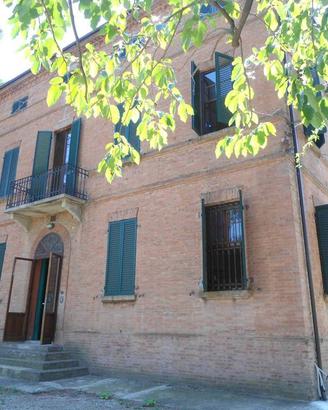 Immobile di 250 m² con più di 5 locali a Casalecch