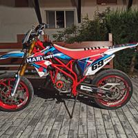 Suzuki Valenti recing