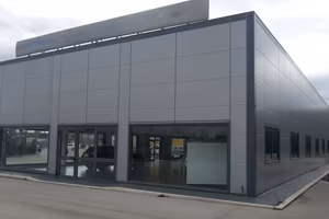 Locale 230 mq + 3.000 mq piazzale Termoli