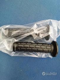 Coppia manopole universali 24mm gomma per moto