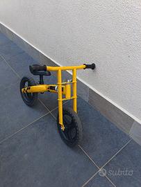 bicicletta senza pedali 
