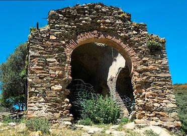 Terreno e fabbricati rustici