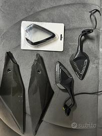 YAMAHA R1 specchietti e fianchetti in carbonio