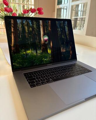 Apple MacBook Pro 15” (2018) i7 - 16GB RAM