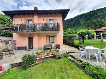 CASA DI TESTA TRICAMERE CON GIARDINO - IN PIENO...