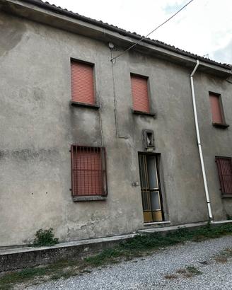 Casa di corte da ristrutturare totalmente