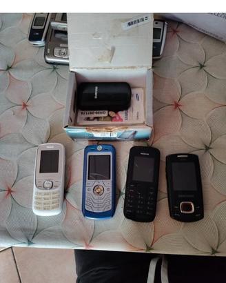 lotto cellulari Funzionanti+1 per ricambi 