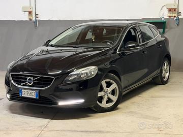Volvo V40 D2 1.6 Summum ideale per Neopatentati