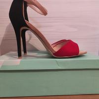 Sandali con tacco camoscio rosso, nero e nude