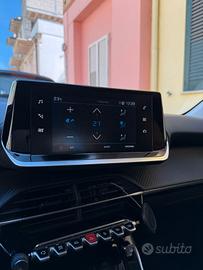 sistema multimediale Peugeot 2008