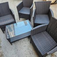 4 sedie e 1 tavolo da giardino 