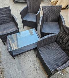 4 sedie e 1 tavolo da giardino 