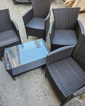 4 sedie e 1 tavolo da giardino 