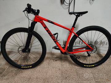 MTB Trek Procaliber 9.6 in carbonio da 29 pollici.