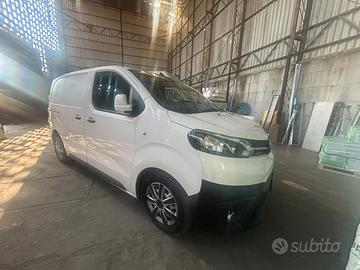 Toyota passo corto