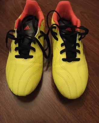 scarpe da calcio numero 38.5, 39 e 41