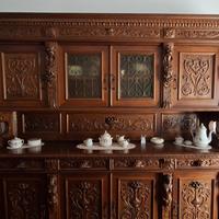 Sala da pranzo: tavolo, 6 sedie, credenza