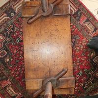 Antica pressa in legno