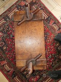 Antica pressa in legno